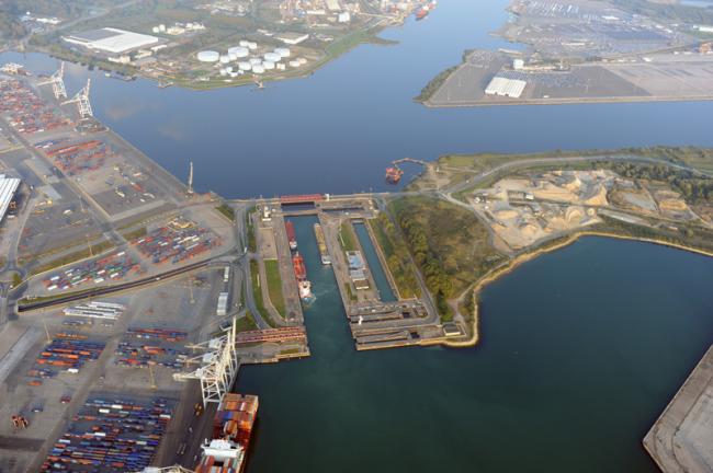 Vue aérienne de l'écluse François 1er du port du Havre