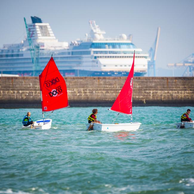 Initiation à la voile sur Optimists, à la sortie du port de plaisance du Havre